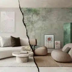 Nowoczesny salon z sofą i stolikiem, podzielony pionowym pęknięciem od ściany z leśnym motywem. Świetny pomysł na tapetę!