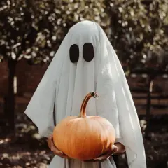 Jak zrobić strój ducha łatwo i tanio na Halloween dla dzieci