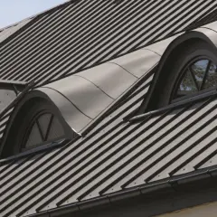 Jaki kąt dachu dwuspadowego? Prawo, klimat, koszty pełny poradnik