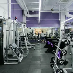 Jak ułożyć trening crossfit, aby uniknąć kontuzji i osiągnąć wyniki