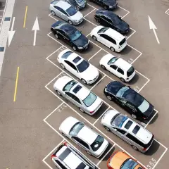 Jak bezpiecznie i tanio przewieźć auto z Austrii do Polski – praktyczne porady