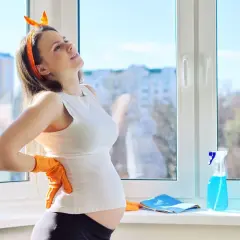 Mycie okien w ciąży: Fakty, mity i 5 bezpiecznych kroków