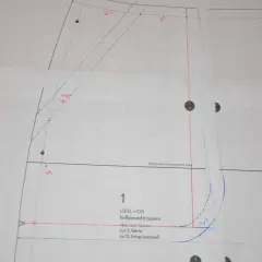 Sewing pattern for Hollywood trousers, showing different types of pockets on pants. Includes measurements and cutting instructions.
