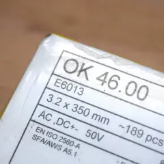 Opakowanie elektrod 6013, model OK 46.00, 3.2x350mm, AC/DC+, ~189 sztuk, 5.5kg. Idealne do spawania.