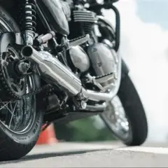 Ciśnienie w oponach motocykla: klucz do bezpiecznej jazdy