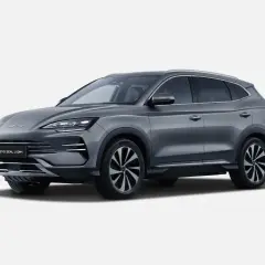 Un BYD Seal U DM-i gris moderno, con sus distintivos byd seal colores, se presenta sobre un fondo blanco.