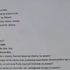 Kto zaprasza Chochoła na wesele? Poeta namawia Rachelę, by zaprosiła go na Wesele.