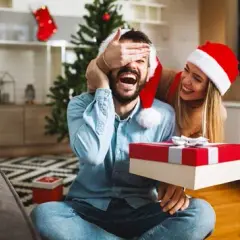 Co dać mężowi pod choinkę? Najlepsze pomysły na wyjątkowy prezent