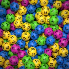 Kolorowe kulki lotto, jak te, które mogą przynieść Ci wygraną. Sprawdź, gdzie odebrać wygraną w lotto!