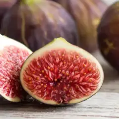 Czy pies może jeść figi? Poznaj bezpieczne zasady karmienia pupila