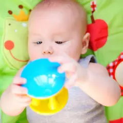 Co dla 2 miesięcznego dziecka? Kluczowe wskazówki dla rodziców.