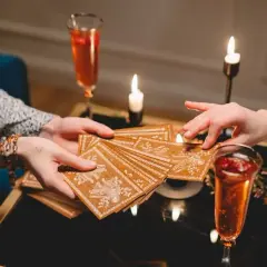 Ile jest kart w talii tarota? Poznaj tajemnice kart i ich znaczenie