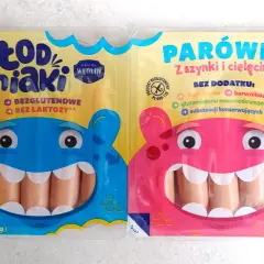 Dwie paczki parówek dla dzieci: niebieska "Głodniaki" bezglutenowe i bez laktozy, różowa "Parówki z szynki i cielęciny" bez dodatków.