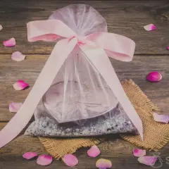 Jak zrobić ozdoby ze wstążki? Kanzashi, kokardy i inne pomysły