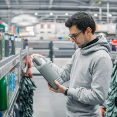 Motul czy Castrol 5W30 - który olej zapewni lepszą ochronę silnika?