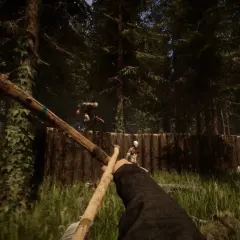 Gracz celuje z łuku w potwory w lesie. Zastanawiasz się, ile kosztuje Sons of the Forest na Steam?