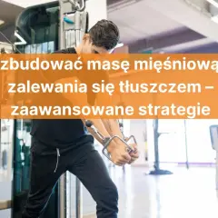 Mężczyzna ćwiczy na siłowni. Dowiedz się, ile kalorii żeby przytyć, budując masę mięśniową bez zbędnego tłuszczu.