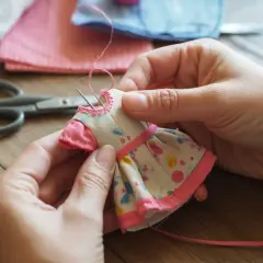 Jak uszyć sukienkę dla Barbie - proste sposoby na wyjątkowy projekt
