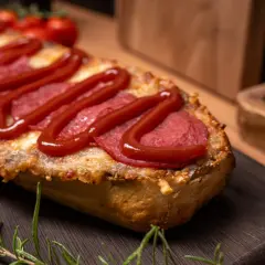 Idealna zapiekanka z salami: Prosty przepis na domowy hit
