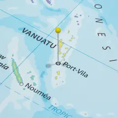 Mapa pokazuje wyspy Vanuatu, z zaznaczoną stolicą Port-Vila. W pobliżu widać Nową Kaledonię i Fidżi.
