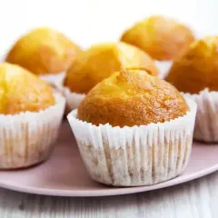 Wilgotne i puszyste muffinki, idealne na śniadanie lub deser. Ten przepis na pewno Ci się spodoba!