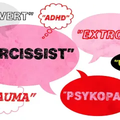 Bilden visar pratbubblor med olika psykologiska termer. En stor rosa bubbla innehåller texten "NARCISSIST", vilket kan associeras med narcissistiskt personlighetssyndrom.