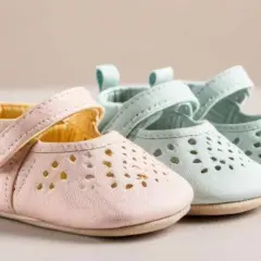 Zapatos respetuosos para bebés: Guía experta para un pie sano