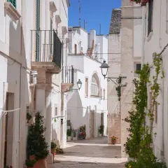 Charming white alleyway in Puglia, perfect for finding where to stay in Puglia as a base.