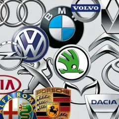 Kolekcja znaczków znanych marek samochodów: Audi, BMW, Volvo, Renault, Fiat, Toyota, Skoda, Mazda, Dacia, Peugeot, Kia, Nissan, Honda, Opel, Alfa Romeo, Mercedes-Benz, Volkswagen.