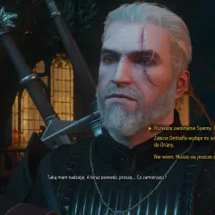 Geralt z Rivii w grze Wiedźmin 3 Długa Noc, rozważa trudne decyzje. Jego blizny i zmęczone oczy świadczą o ciężkiej nocy.