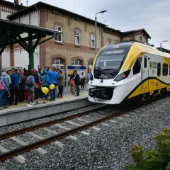 Góry bez samochodu? Zaplanuj wyjazd pociągiem i busem!