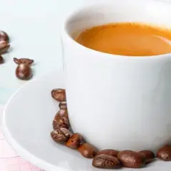 O ile kawa podnosi ciśnienie i jak to wpływa na zdrowie?