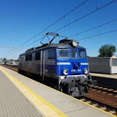 Lokomotywa EU07-360 na stacji, gotowa do podróży. Ep 07.