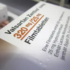 Packung Valsartan Zentiva 320 mg/25 mg Filmtabletten. Enthält Hydrochlorothiazid und Sojaöl.