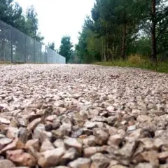 Ile tłucznia na podjazd? Oblicz dokładnie potrzebną ilość materiału