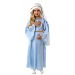 Dziewczynka w błękitnym stroju Maryi z białym welonem i złotym pasem.