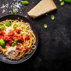 Ile kalorii ma porcja spaghetti? Sprawdź, co wpływa na kaloryczność