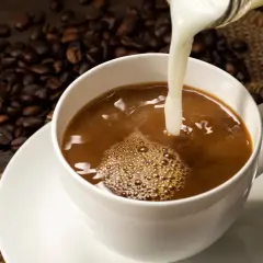 Jakie mleko do kawy z ekspresu zapewnia najlepszą piankę i smak?