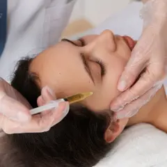 Czy botox jest bezpieczny? Poznaj ryzyka i skutki uboczne zabiegu