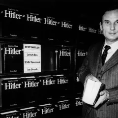 Martina Steber präsentiert Joachim C. Fests "Hitler"-Biografie, die sich 250.000 Mal verkauft hat.
