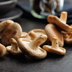 Czy rozmrażać grzyby do zupy? Sekret idealnego smaku i aromatu.