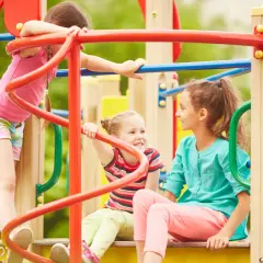 Plac zabaw: co kryje? Odkryj rozwój i bezpieczeństwo dziecka!