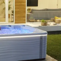 Jacuzzi i basen spa: wybór, koszty, pielęgnacja. Inwestycja w zdrowie.