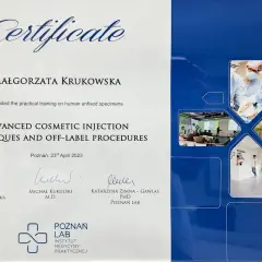 Certyfikat dla Małgorzaty Krukowskej za szkolenie z zaawansowanych technik iniekcji kosmetycznych. Agnieszka Przystańska, PhD, DDS, potwierdza jej udział.