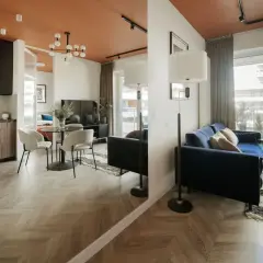 Jak urządzić salon w bloku? Sprytne triki na mały metraż