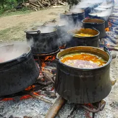 Kuchnia polowa grochówka grill – smak tradycji i wyjątkowe doznania