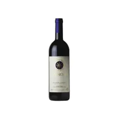 Bottiglia di Sassicaia 2018, un vino eccellente con un punteggio elevato.