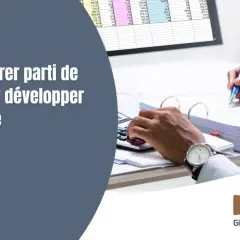 Un homme travaille sur des documents, utilisant une calculatrice et un stylo. La signification de la GED est expliquée pour développer son activité.