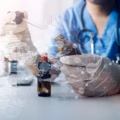 Naukowcy badają potencjalne leczenie raka inwazyjnego, analizując próbki na tle mapy świata.