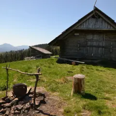 Rycerzowa PTTK: Szlakiem do bacówki, nocleg i racuchy z borówkami